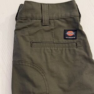 Dickies Men's Dark Green Skateboarding Cargo Shorts W 33